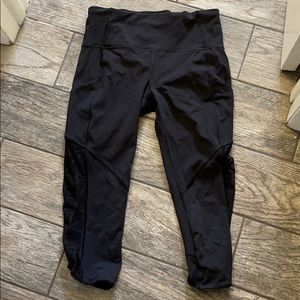 Lululemon black crops size 8